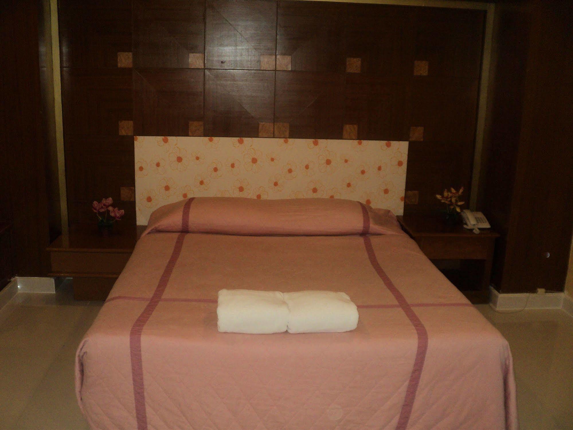 Chaleena Princess Otel Bangkok Dış mekan fotoğraf